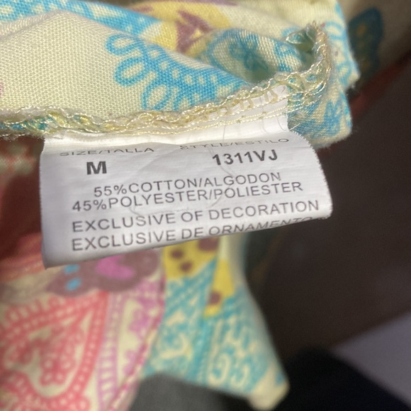 Ladies gently used butterfly scrub top - Picture 7 of 7